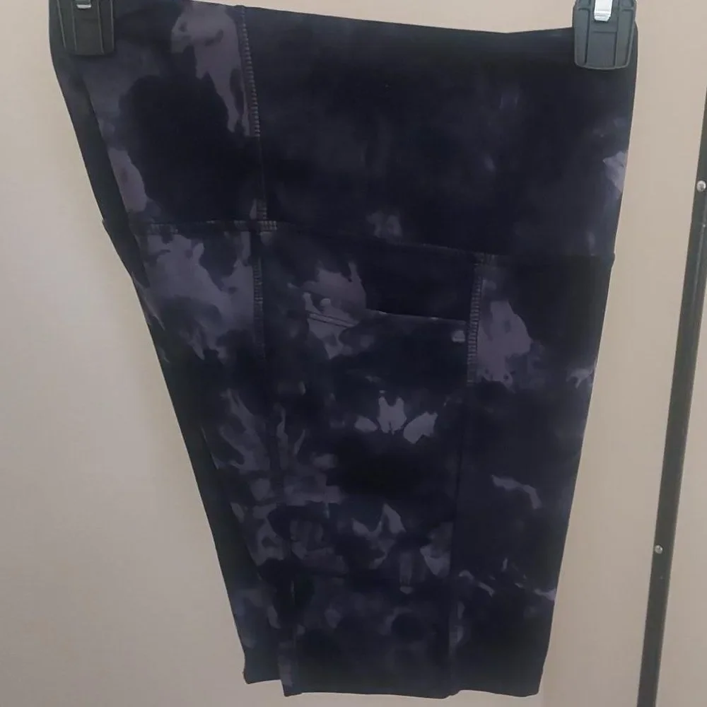 Danskin Women's Black Gray Camo Print Workout/Bike Shorts 7